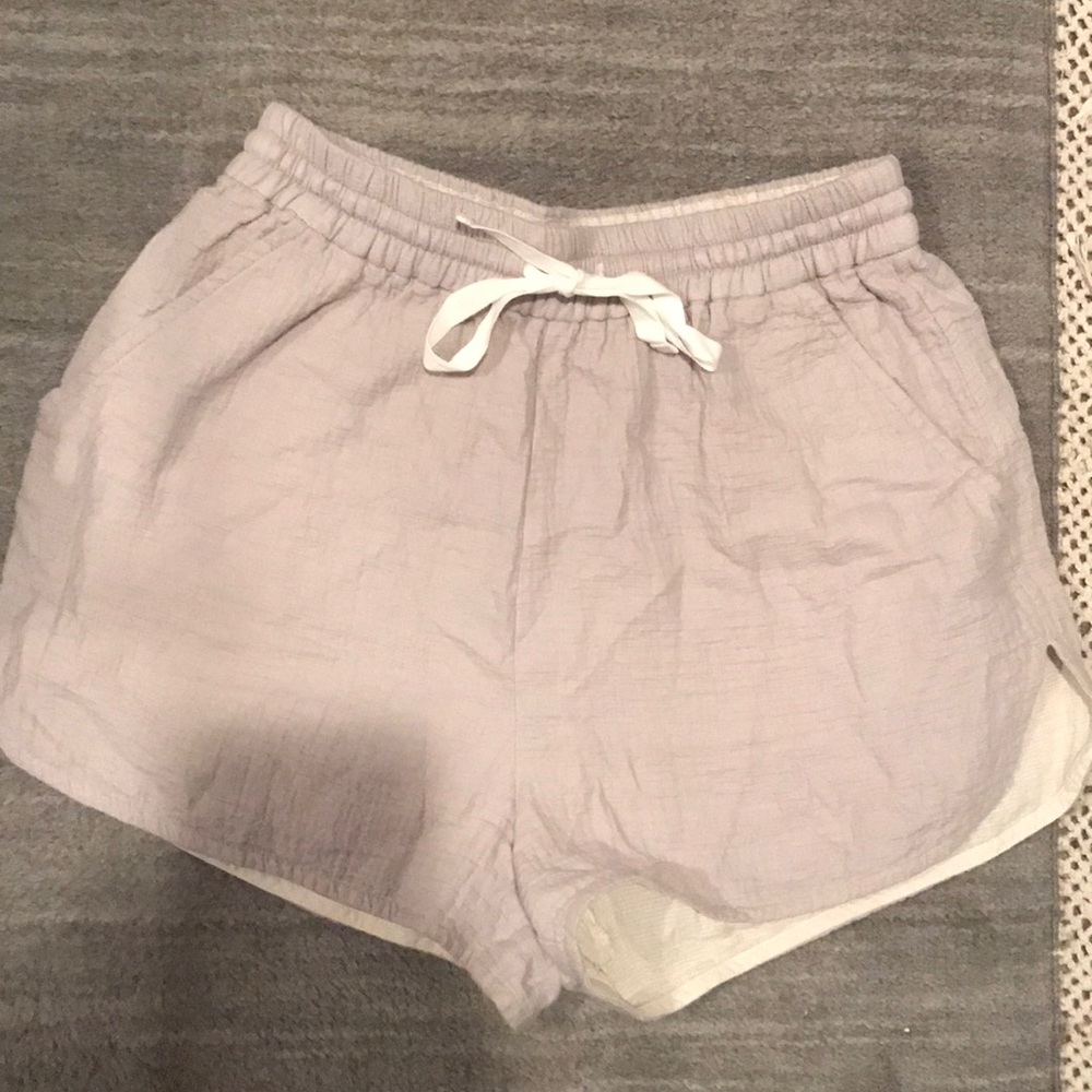 Wilfred (Aritzia) high-waisted drawstring shorts